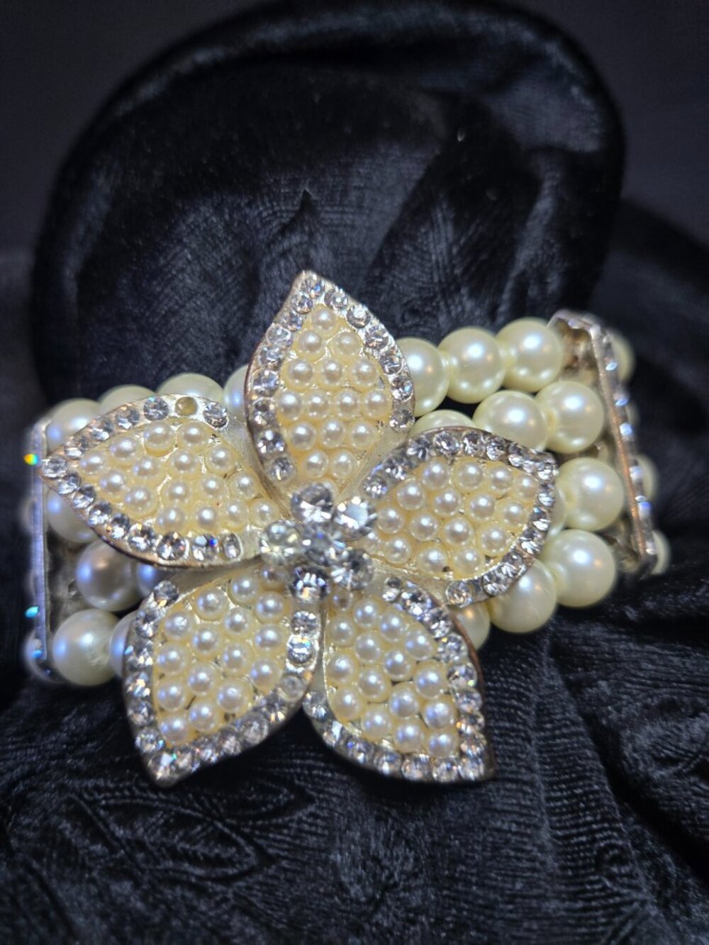 Vintage Style Pearl Flower Multi-Strand Stretch Bracelet